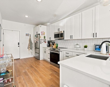 1729 Francis Street - Photo Thumbnail 4