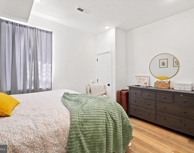 1729 Francis Street - Photo Thumbnail 17