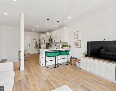 1729 Francis Street - Photo Thumbnail 6