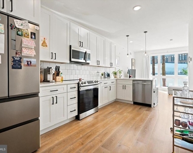 1729 Francis Street - Photo Thumbnail 3