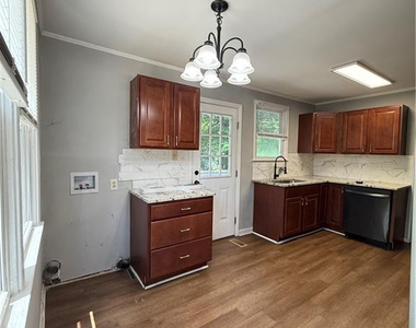 1940 Spruce Street - Photo Thumbnail 3
