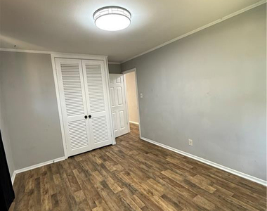 1940 Spruce Street - Photo Thumbnail 9