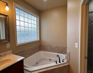 10 Cottswold Lane - Photo Thumbnail 13