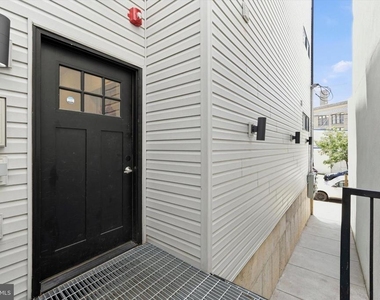 1729 Francis Street - Photo Thumbnail 2