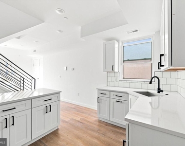 1729 Francis Street - Photo Thumbnail 6
