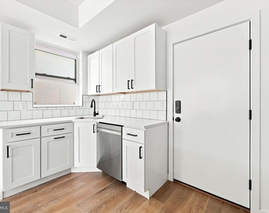 1729 Francis Street - Photo Thumbnail 3