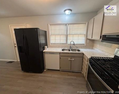 4430 Wellington Drive - Photo Thumbnail 3
