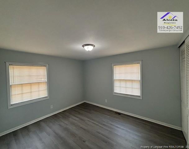 4430 Wellington Drive - Photo Thumbnail 6