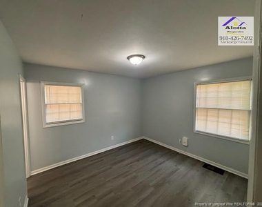 4430 Wellington Drive - Photo Thumbnail 7