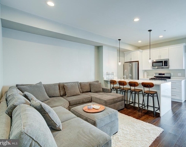1118 E Dunton Street - Photo Thumbnail 1