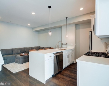 1118 E Dunton Street - Photo Thumbnail 4