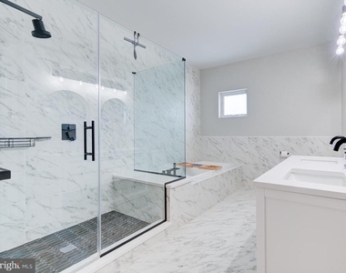 1118 E Dunton Street - Photo Thumbnail 9
