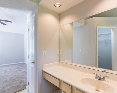 112 Kronos Lane - Photo Thumbnail 17