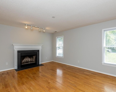 112 Kronos Lane - Photo Thumbnail 4