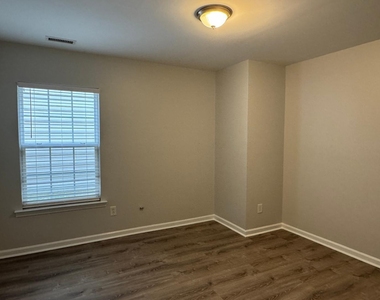 201 Northlands Drive - Photo Thumbnail 17