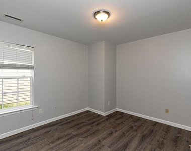 201 Northlands Drive - Photo Thumbnail 18