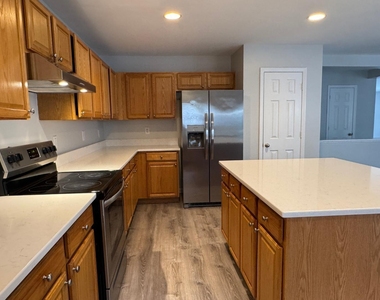 201 Northlands Drive - Photo Thumbnail 13