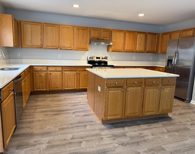 201 Northlands Drive - Photo Thumbnail 10
