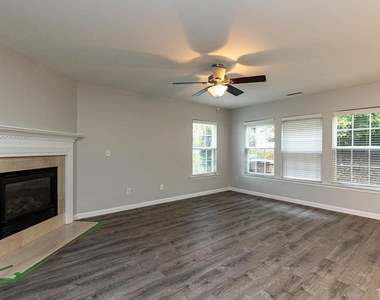 201 Northlands Drive - Photo Thumbnail 7