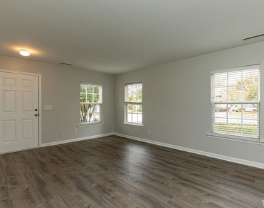 201 Northlands Drive - Photo Thumbnail 5