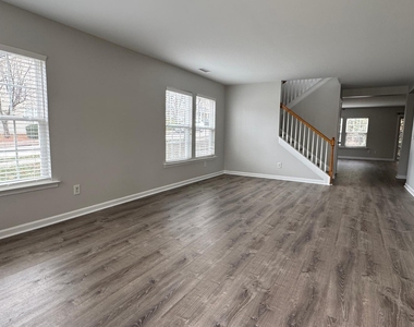 201 Northlands Drive - Photo Thumbnail 4