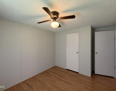 8000 Peach Blossom Lane - Photo Thumbnail 11