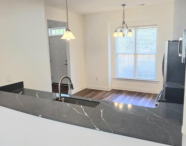 305 Savannah Ridge Road - Photo Thumbnail 6