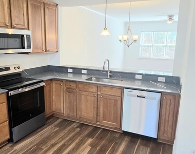 305 Savannah Ridge Road - Photo Thumbnail 3