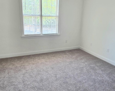305 Savannah Ridge Road - Photo Thumbnail 19