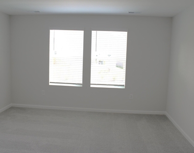 1369 Bessie Court - Photo Thumbnail 11