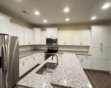 1070 Coldstream Drive - Photo Thumbnail 9