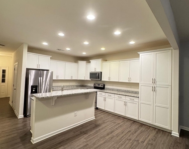 1070 Coldstream Drive - Photo Thumbnail 10