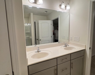 1070 Coldstream Drive - Photo Thumbnail 15