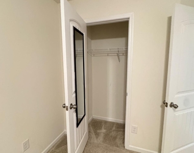 1070 Coldstream Drive - Photo Thumbnail 16