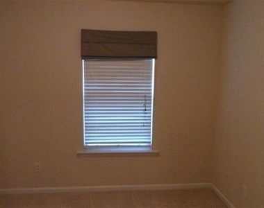 132 Linden Park Lane - Photo Thumbnail 10