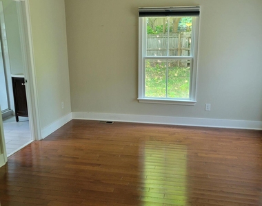 219 E South Street - Photo Thumbnail 10