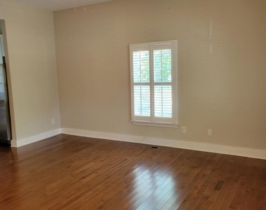 219 E South Street - Photo Thumbnail 6