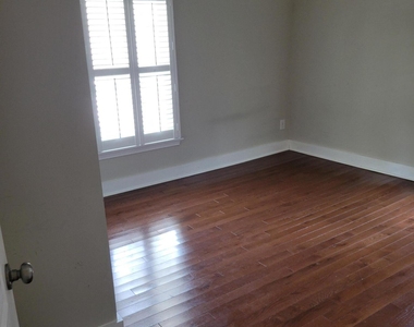 219 E South Street - Photo Thumbnail 8