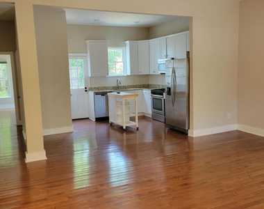 219 E South Street - Photo Thumbnail 2