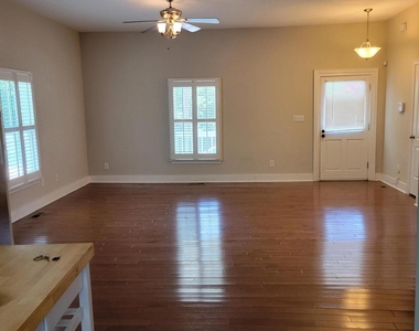 219 E South Street - Photo Thumbnail 3