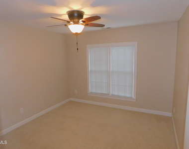 106 Southbank Drive - Photo Thumbnail 11