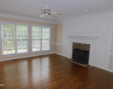 106 Southbank Drive - Photo Thumbnail 1