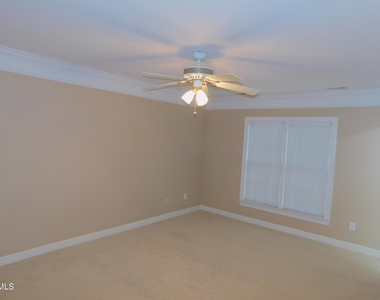 106 Southbank Drive - Photo Thumbnail 7