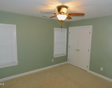 106 Southbank Drive - Photo Thumbnail 10
