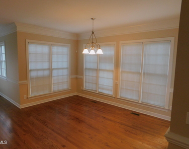 106 Southbank Drive - Photo Thumbnail 5