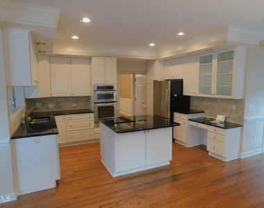106 Southbank Drive - Photo Thumbnail 3