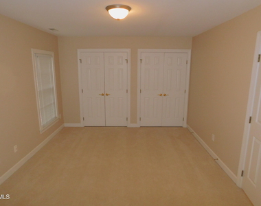 106 Southbank Drive - Photo Thumbnail 8