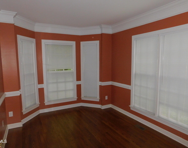 106 Southbank Drive - Photo Thumbnail 2