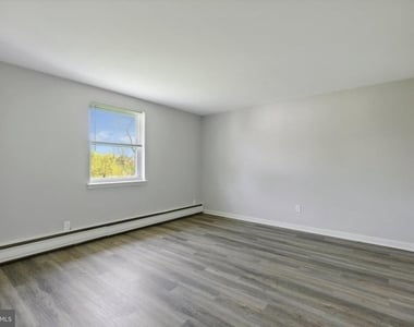 500 Manor House Lane - Photo Thumbnail 9