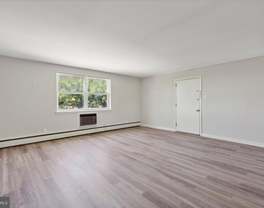 500 Manor House Lane - Photo Thumbnail 7